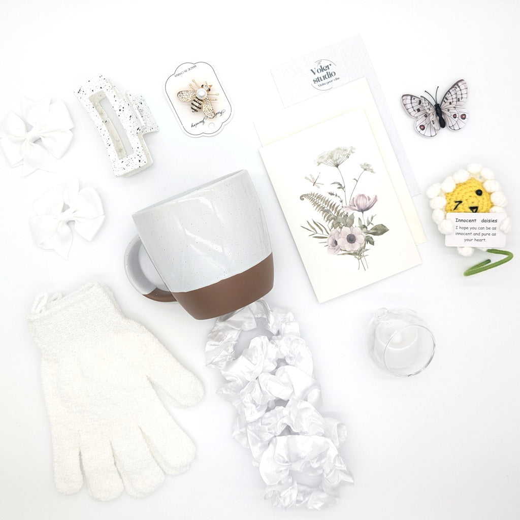🤍The Pure White Hygge Kit | Medium Gift Box (18 Items)